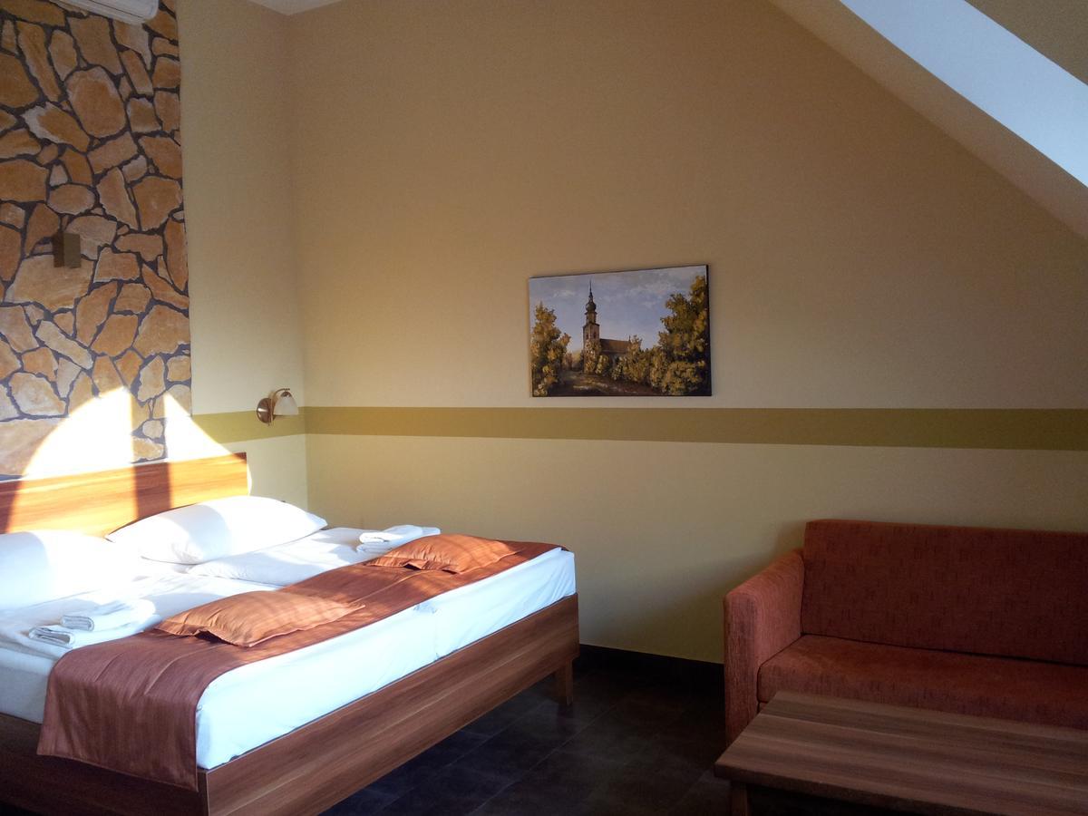 Hotel Vinopa Hustopeče Eksteriør billede