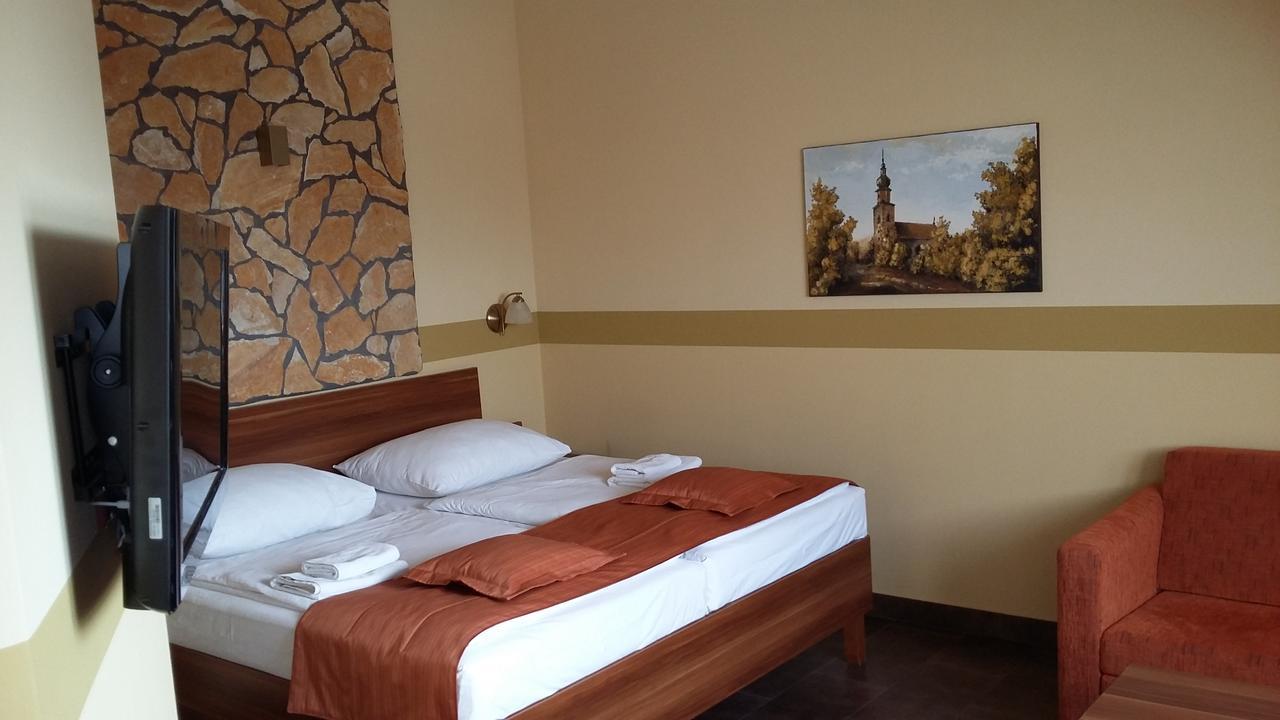 Hotel Vinopa Hustopeče Eksteriør billede