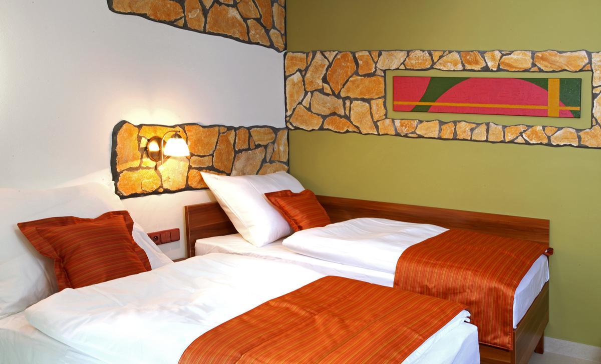 Hotel Vinopa Hustopeče Eksteriør billede